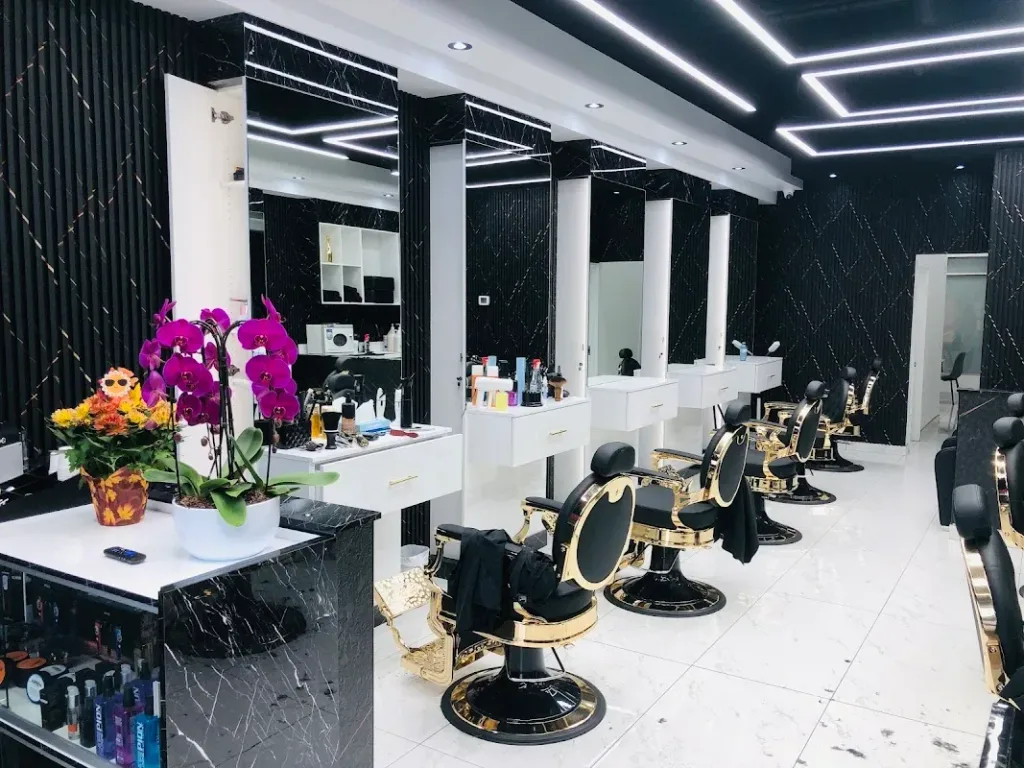 Master Chair barbershop — Barber shop in Milton